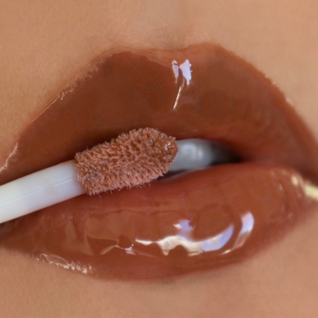 Image of Glow Getter Hydrating Lip Oil 002 Lets Cuddle