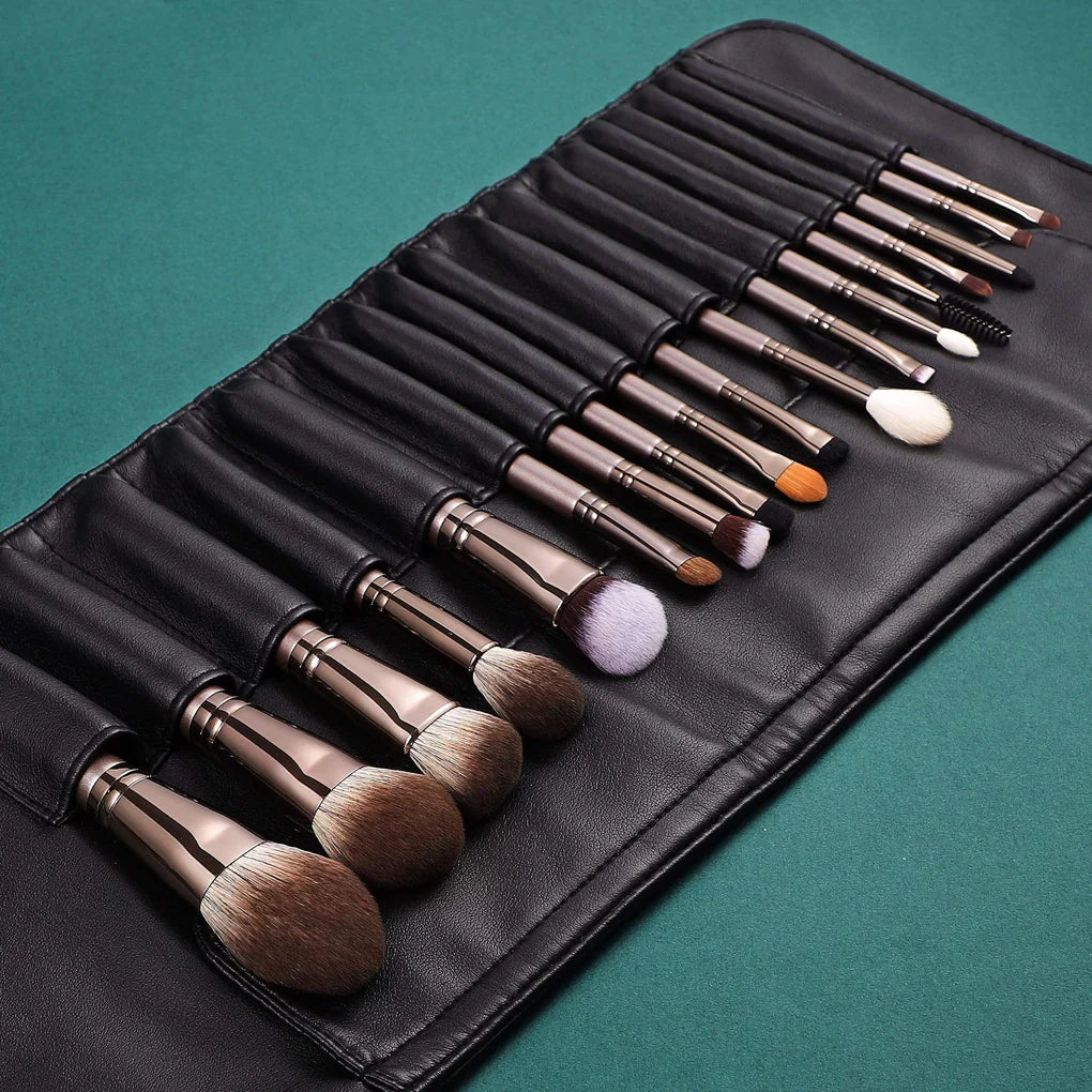 Image of MAGICIAN SERIES - 18 COMPLETE BRUSH KIT - LUCKY COFFEE