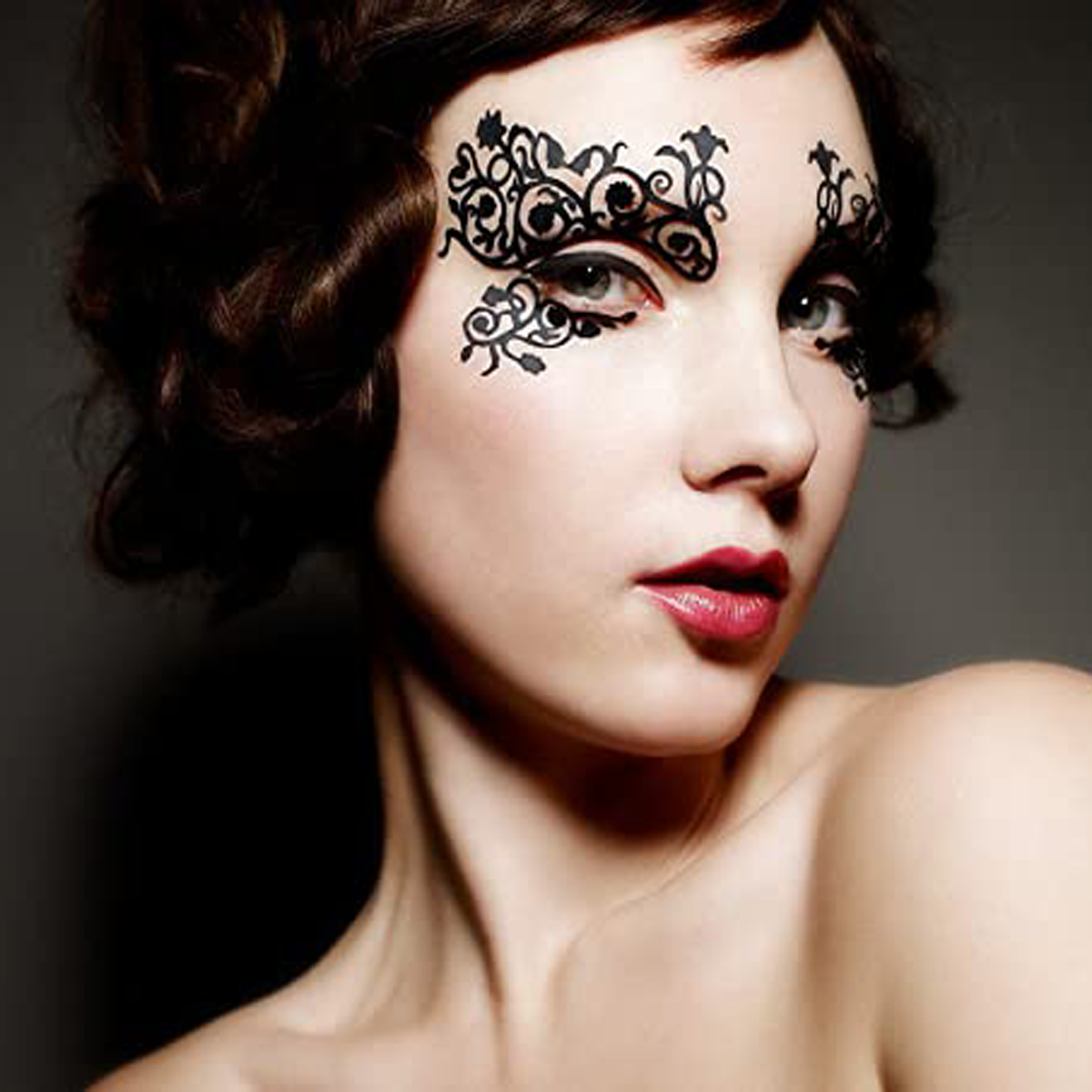 Image of Fleurty / Face Lace by Phyllis Cohen